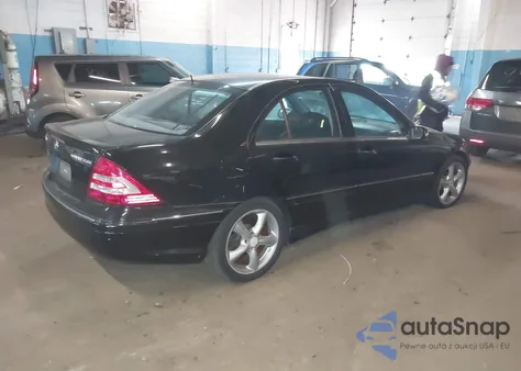 2005 Mercedes-Benz C 230 Kompressor Sport из США, поврежденный, VIN WDBRF40J65F613863